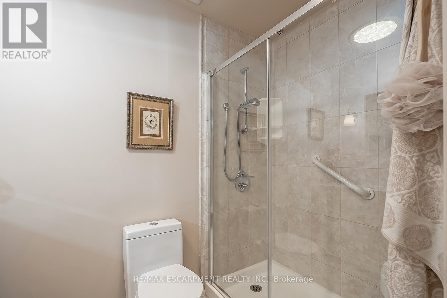 5 - 1580 Kerns Road, Burlington, ON - Indoor Photo Showing Bathroom