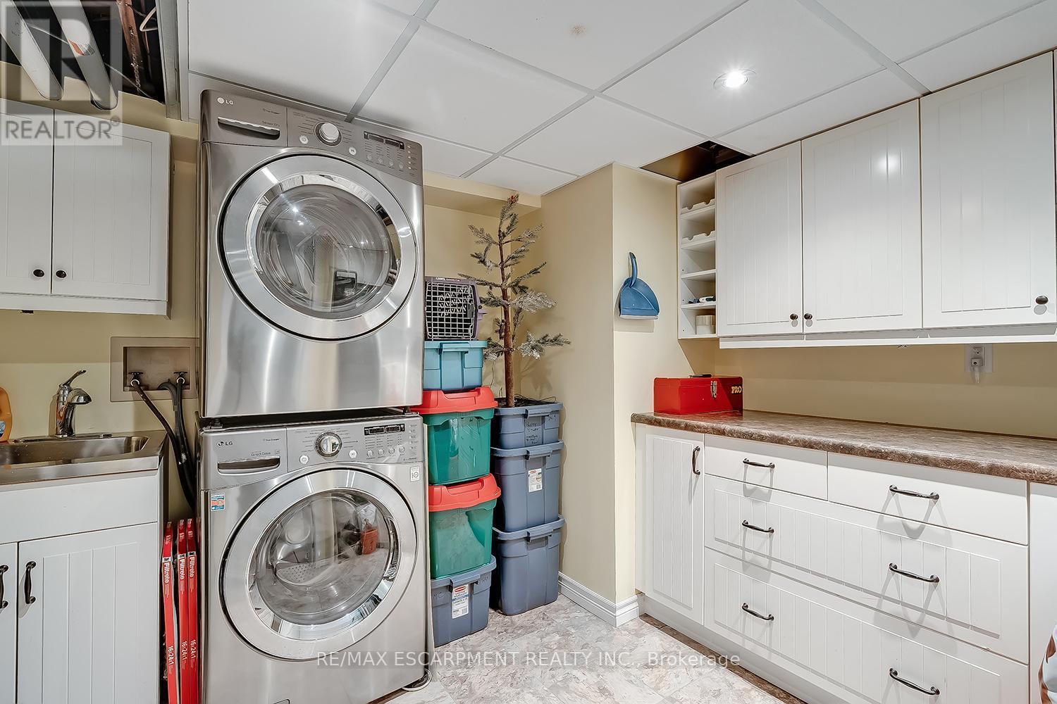 5 - 1580 Kerns Road, Burlington, ON - Indoor Photo Showing Laundry Room
