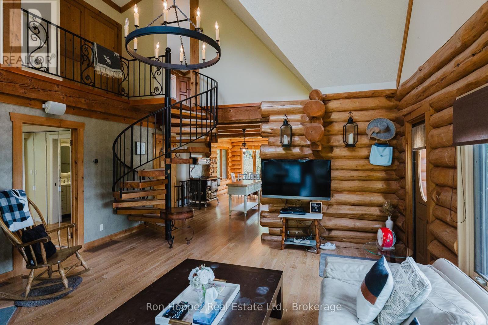 31 Richardson Road, Kincardine, ON - Indoor Photo Showing Living Room