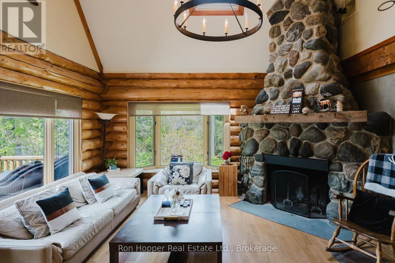 31 Richardson Road, Kincardine, ON - Indoor Photo Showing Living Room With Fireplace