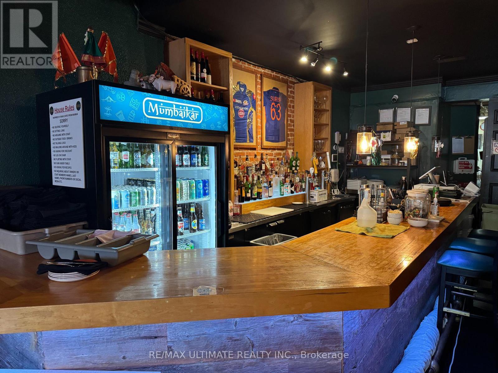 1063 Bloor Street W, Toronto, ON