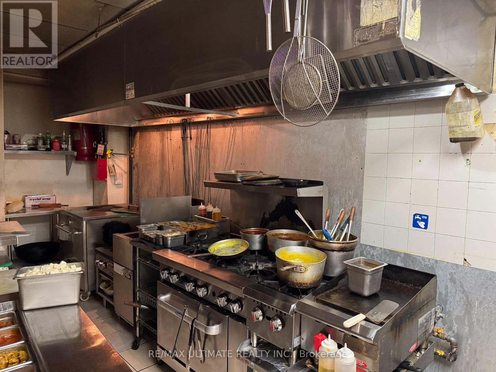 1063 Bloor Street W, Toronto, ON