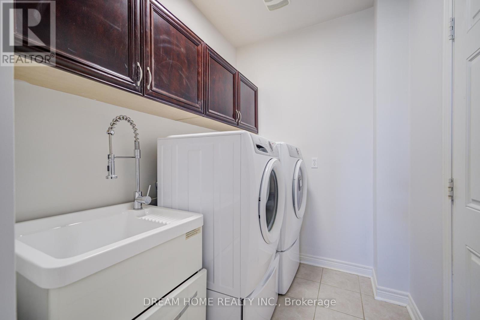 3519 Trilogy Trail, Mississauga, ON - Indoor Photo Showing Laundry Room