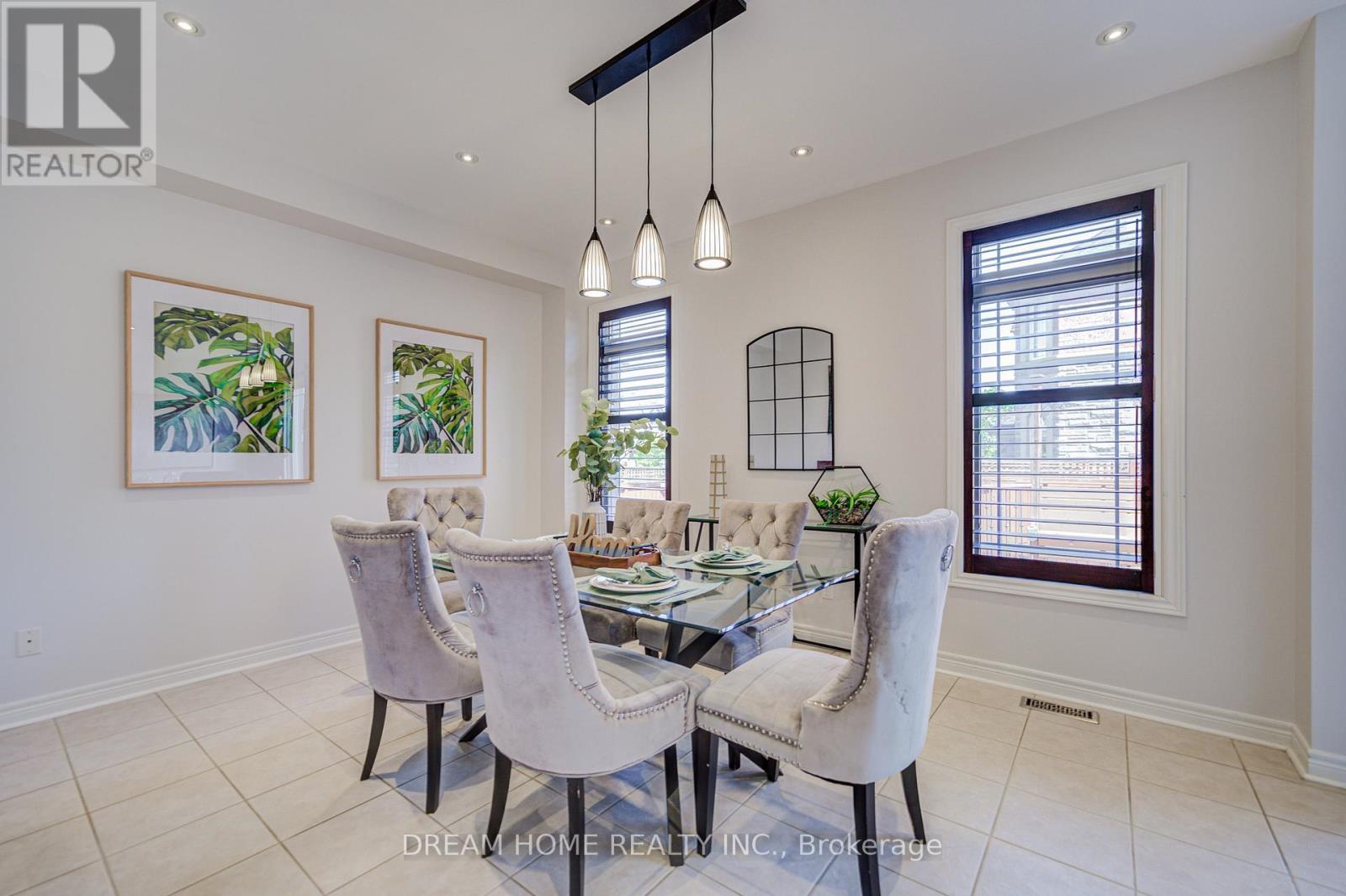 3519 Trilogy Trail, Mississauga, ON - Indoor Photo Showing Dining Room