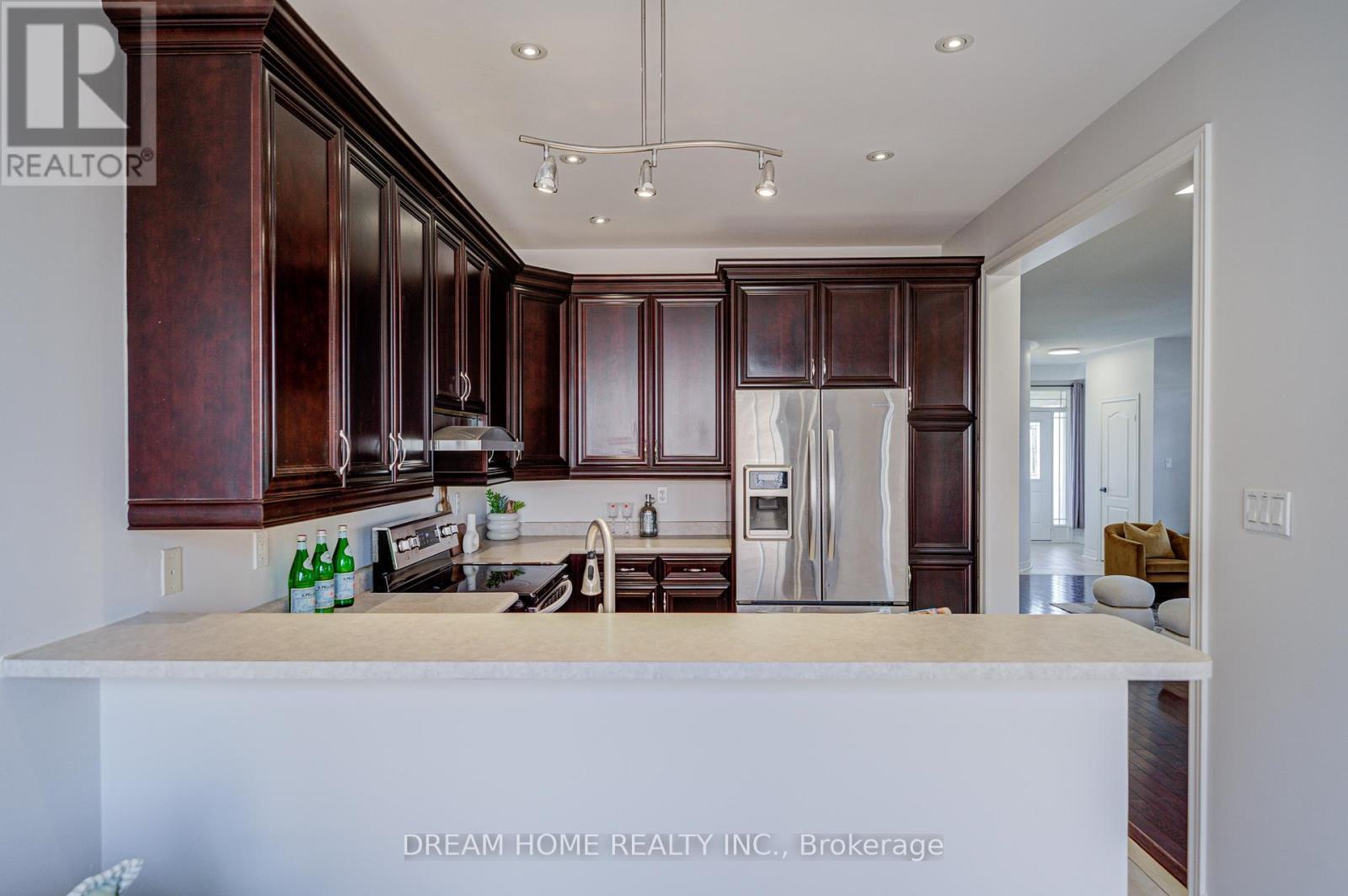 3519 Trilogy Trail, Mississauga, ON - Indoor Photo Showing Kitchen
