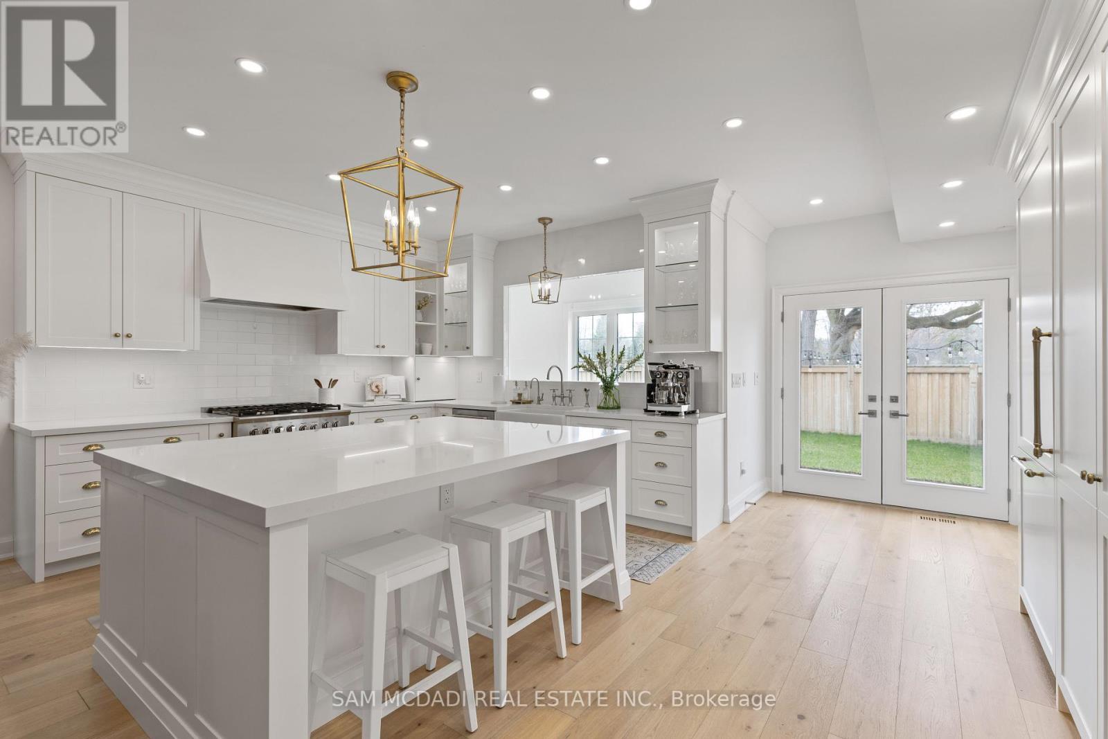 4 Iroquois Avenue, Mississauga, ON - Indoor Photo Showing Kitchen With Upgraded Kitchen