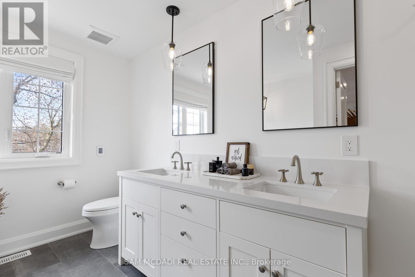 4 Iroquois Avenue, Mississauga, ON - Indoor Photo Showing Bathroom
