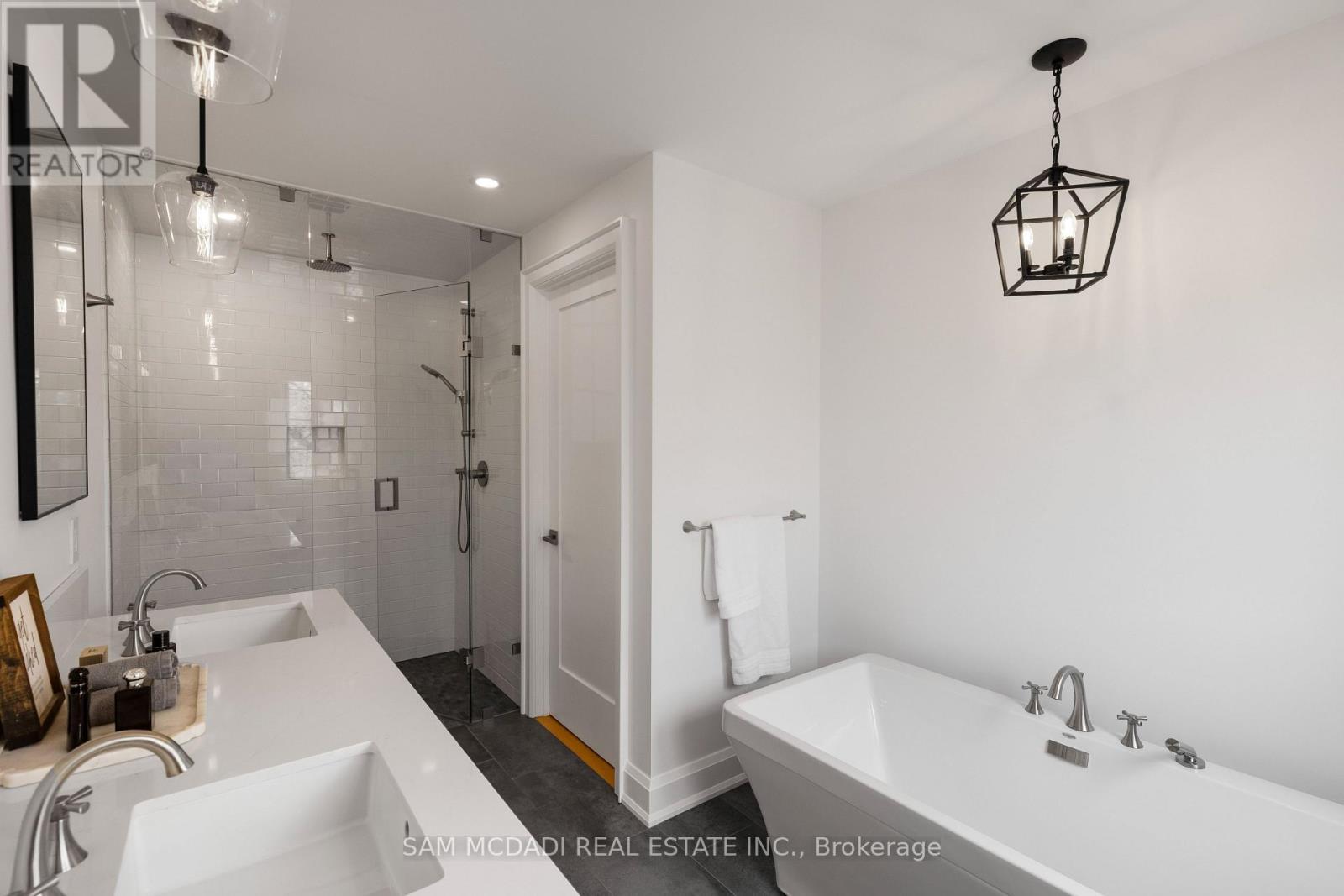 4 Iroquois Avenue, Mississauga, ON - Indoor Photo Showing Bathroom