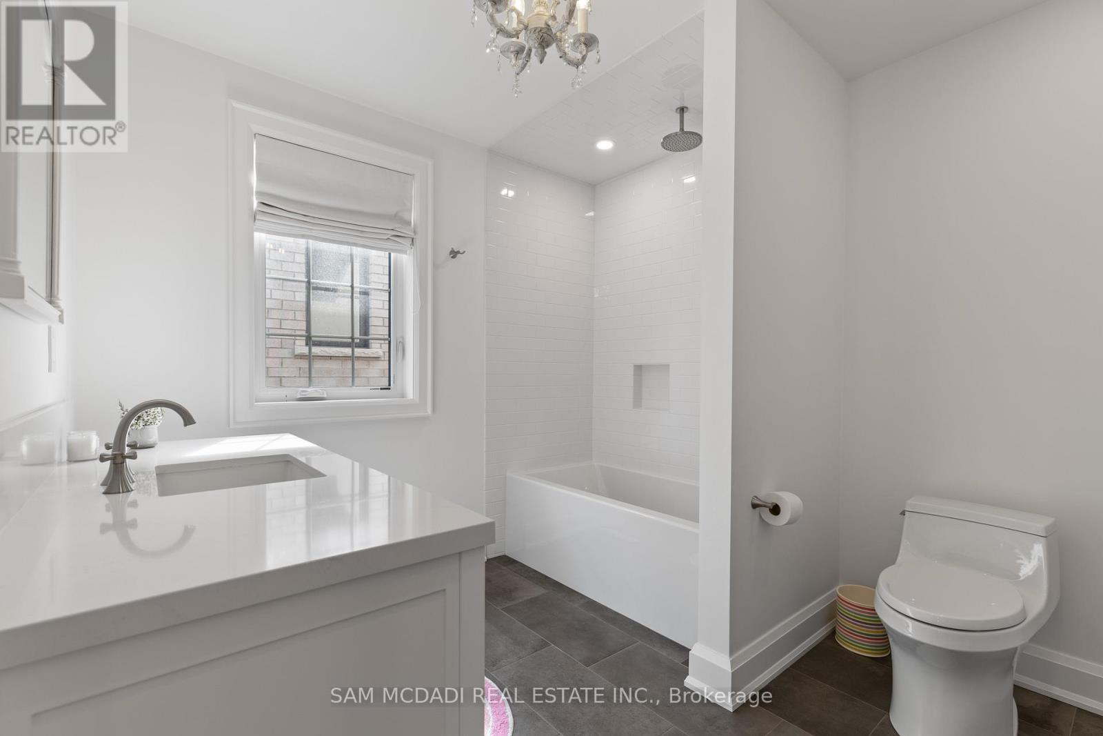 4 Iroquois Avenue, Mississauga, ON - Indoor Photo Showing Bathroom