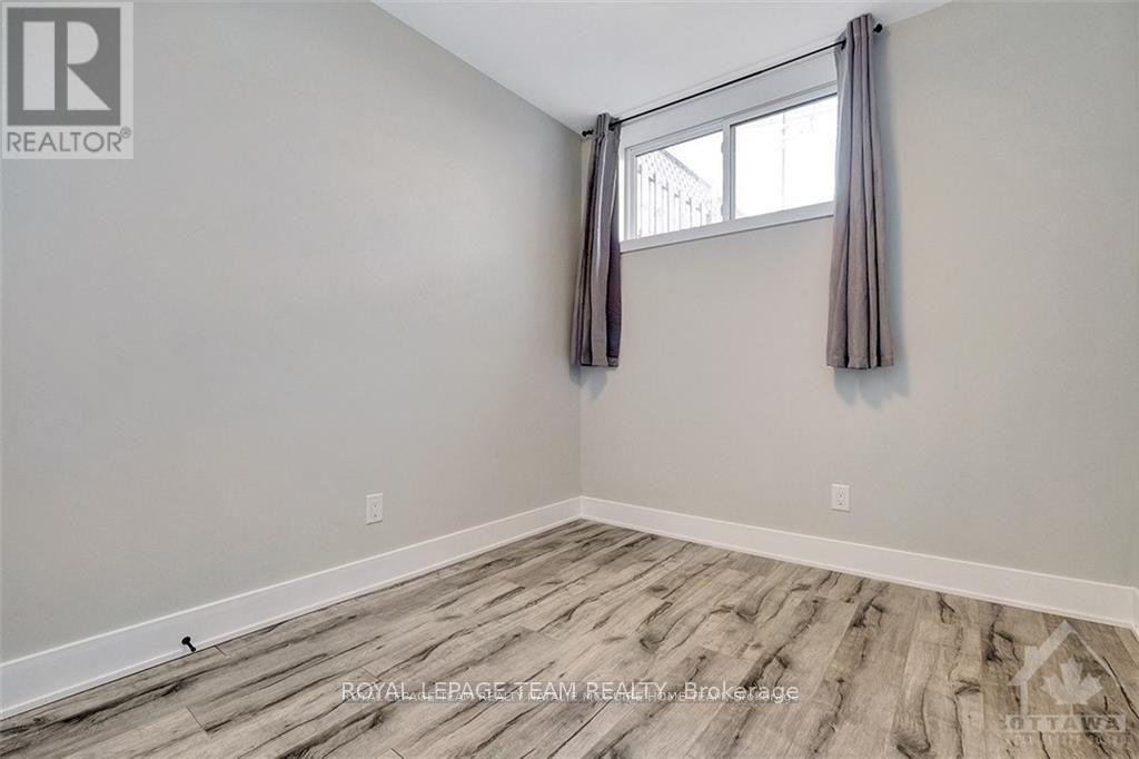 B - 1307 Thames Street, Ottawa, ON - Indoor Photo Showing Other Room