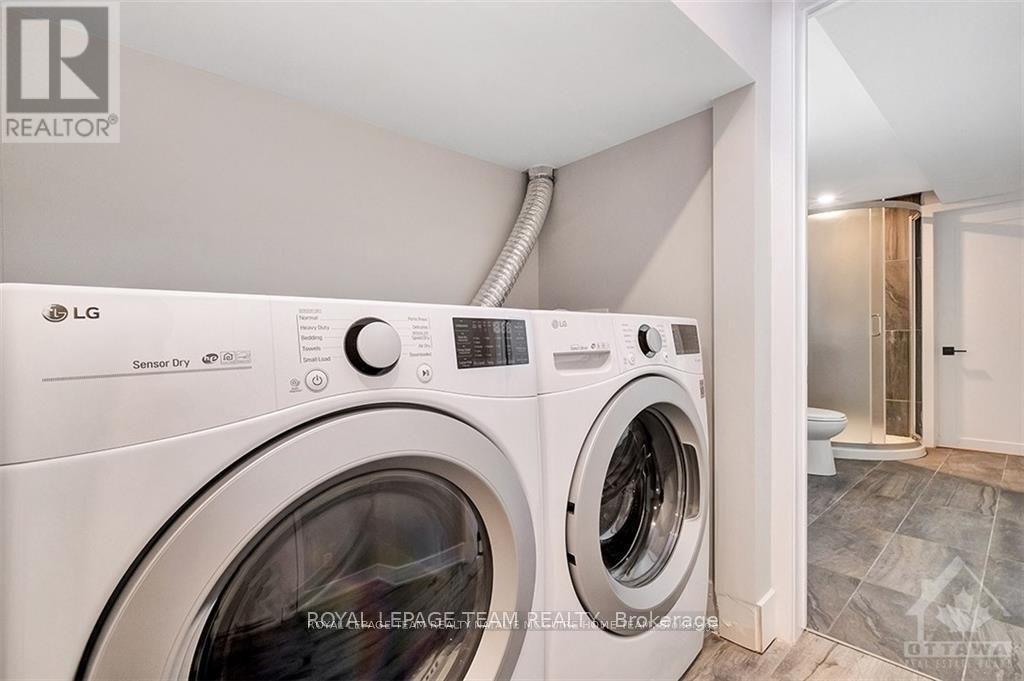 B - 1307 Thames Street, Ottawa, ON - Indoor Photo Showing Laundry Room