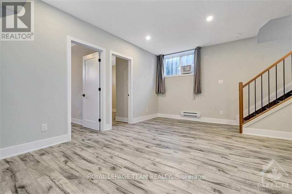 B - 1307 Thames Street, Ottawa, ON - Indoor Photo Showing Other Room