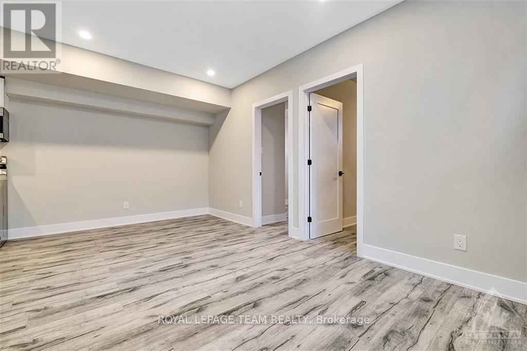 B - 1307 Thames Street, Ottawa, ON - Indoor Photo Showing Other Room