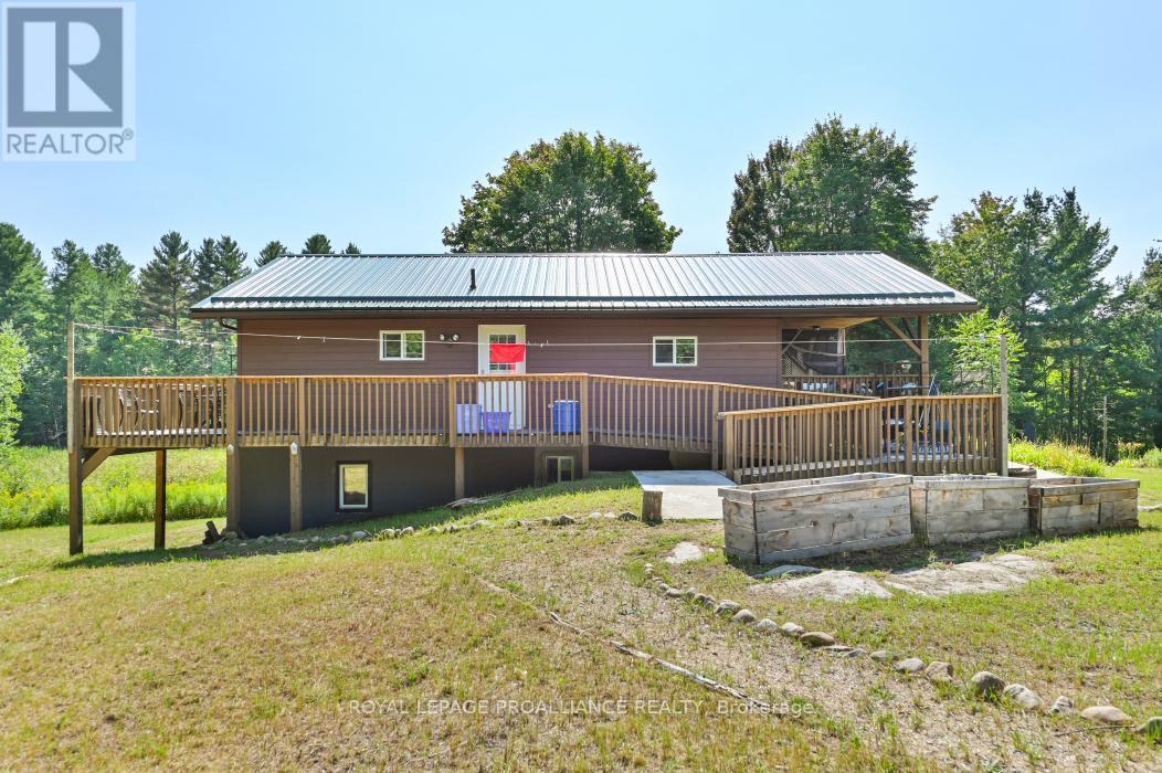 11447 Highway 41, Addington Highlands (Addington Highlands), ON - Outdoor With Deck Patio Veranda