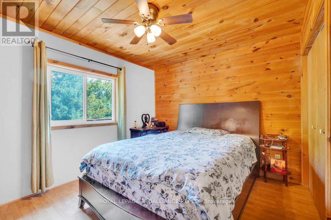 11447 Highway 41, Addington Highlands (Addington Highlands), ON - Indoor Photo Showing Bedroom