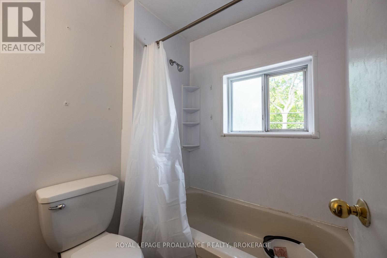 271-273 Rideau Street, Kingston (East Of Sir John A. Blvd), ON - Indoor Photo Showing Bathroom