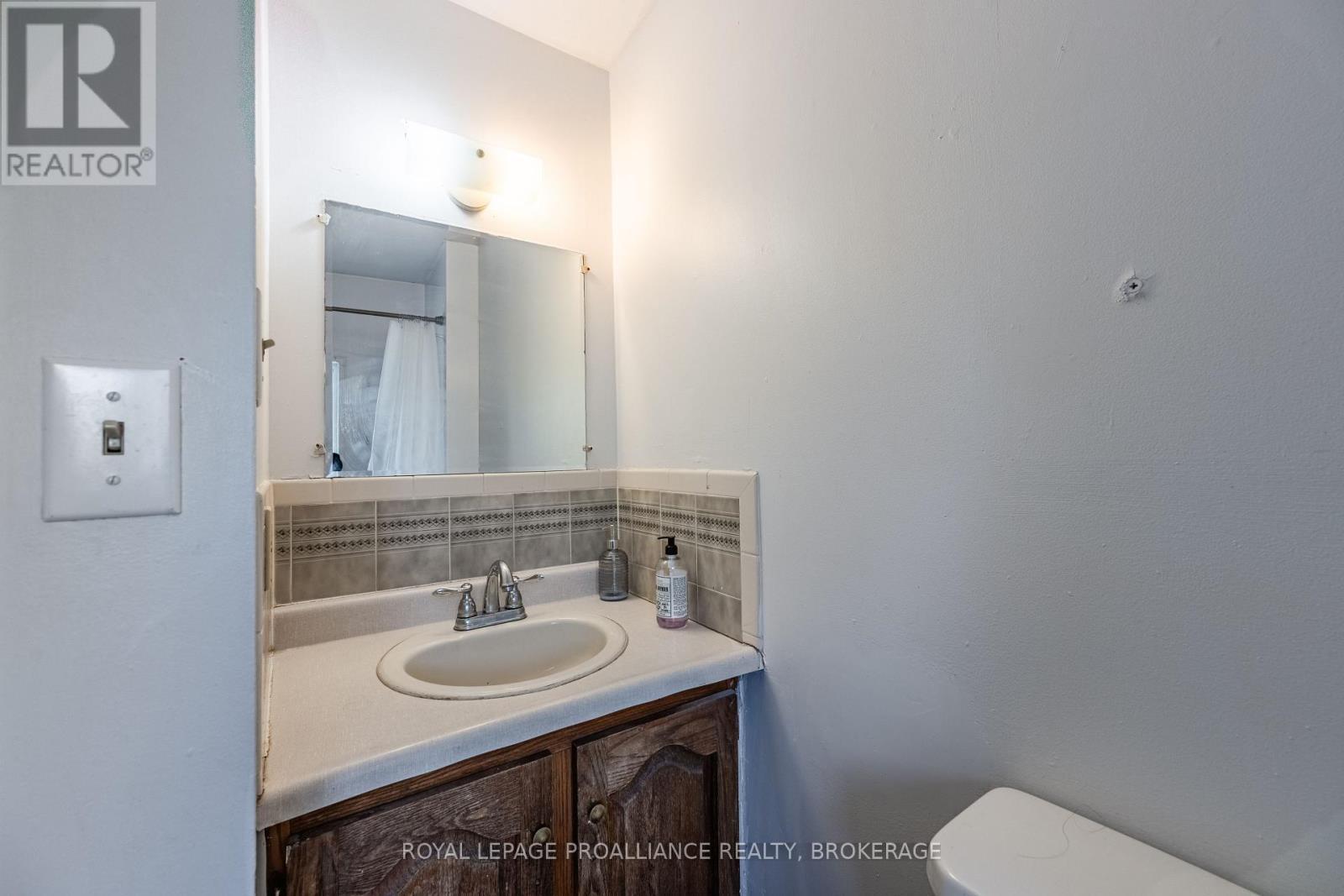 271-273 Rideau Street, Kingston (East Of Sir John A. Blvd), ON - Indoor Photo Showing Bathroom