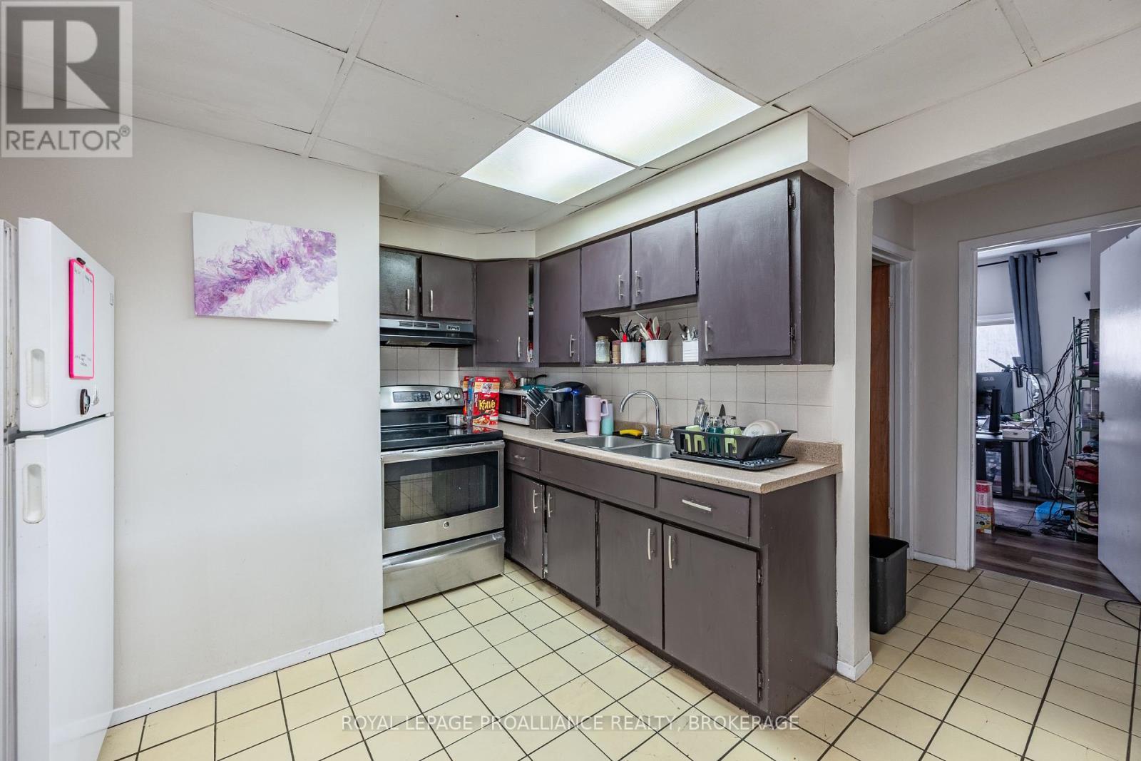 271-273 Rideau Street, Kingston (East Of Sir John A. Blvd), ON - Indoor Photo Showing Kitchen With Double Sink