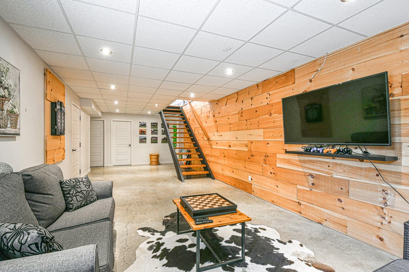 Salle familiale - 14 Rue Des Trembles, Sainte-Marguerite-Du-Lac-Masson, QC - Indoor