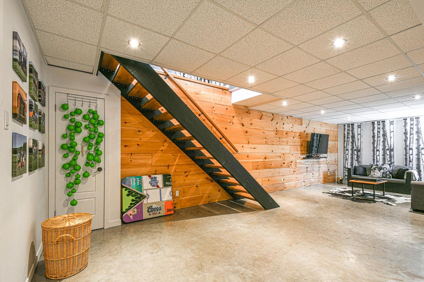 Salle familiale - 14 Rue Des Trembles, Sainte-Marguerite-Du-Lac-Masson, QC - Indoor Photo Showing Other Room