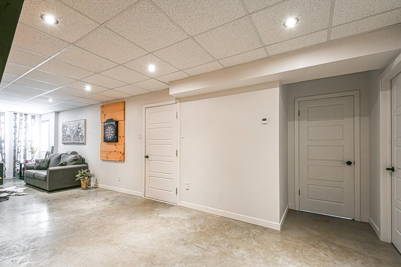 Salle familiale - 14 Rue Des Trembles, Sainte-Marguerite-Du-Lac-Masson, QC - Indoor