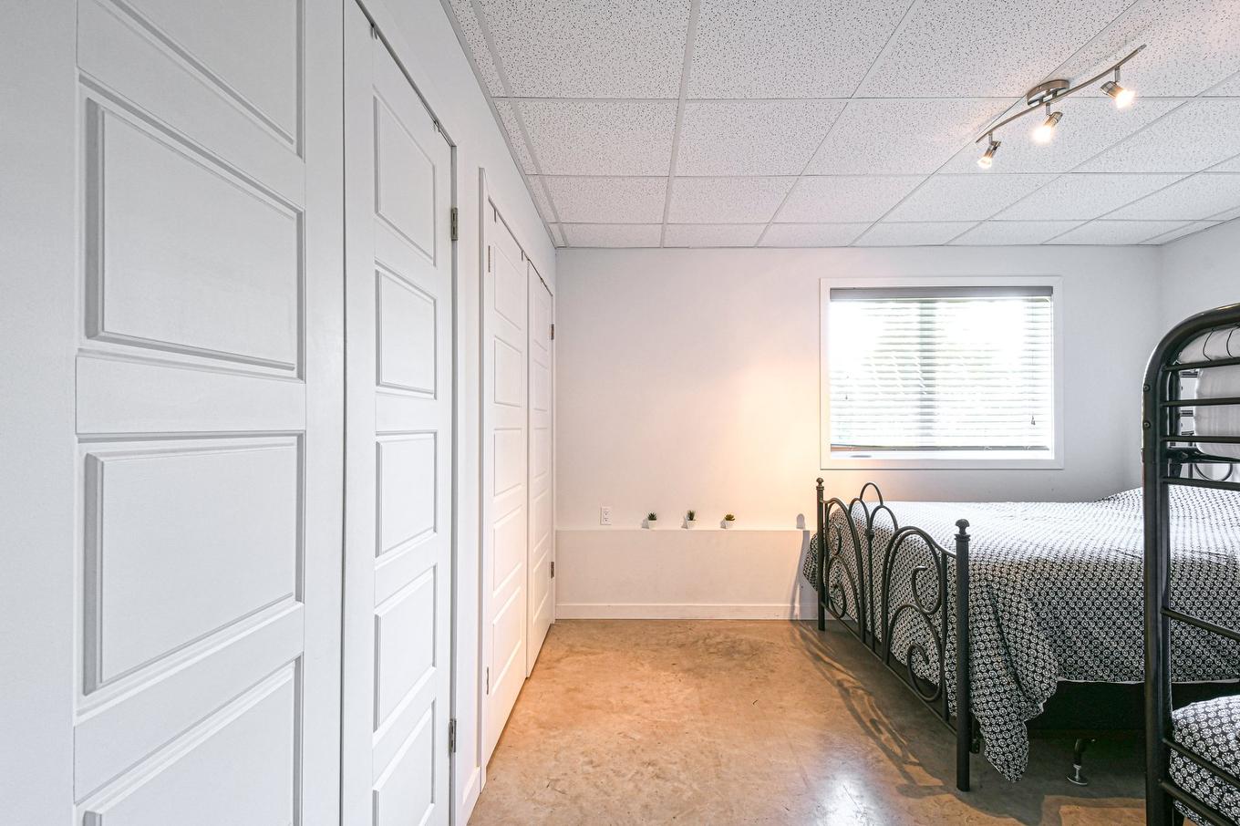 Chambre à coucher - 14 Rue Des Trembles, Sainte-Marguerite-Du-Lac-Masson, QC - Indoor Photo Showing Bedroom
