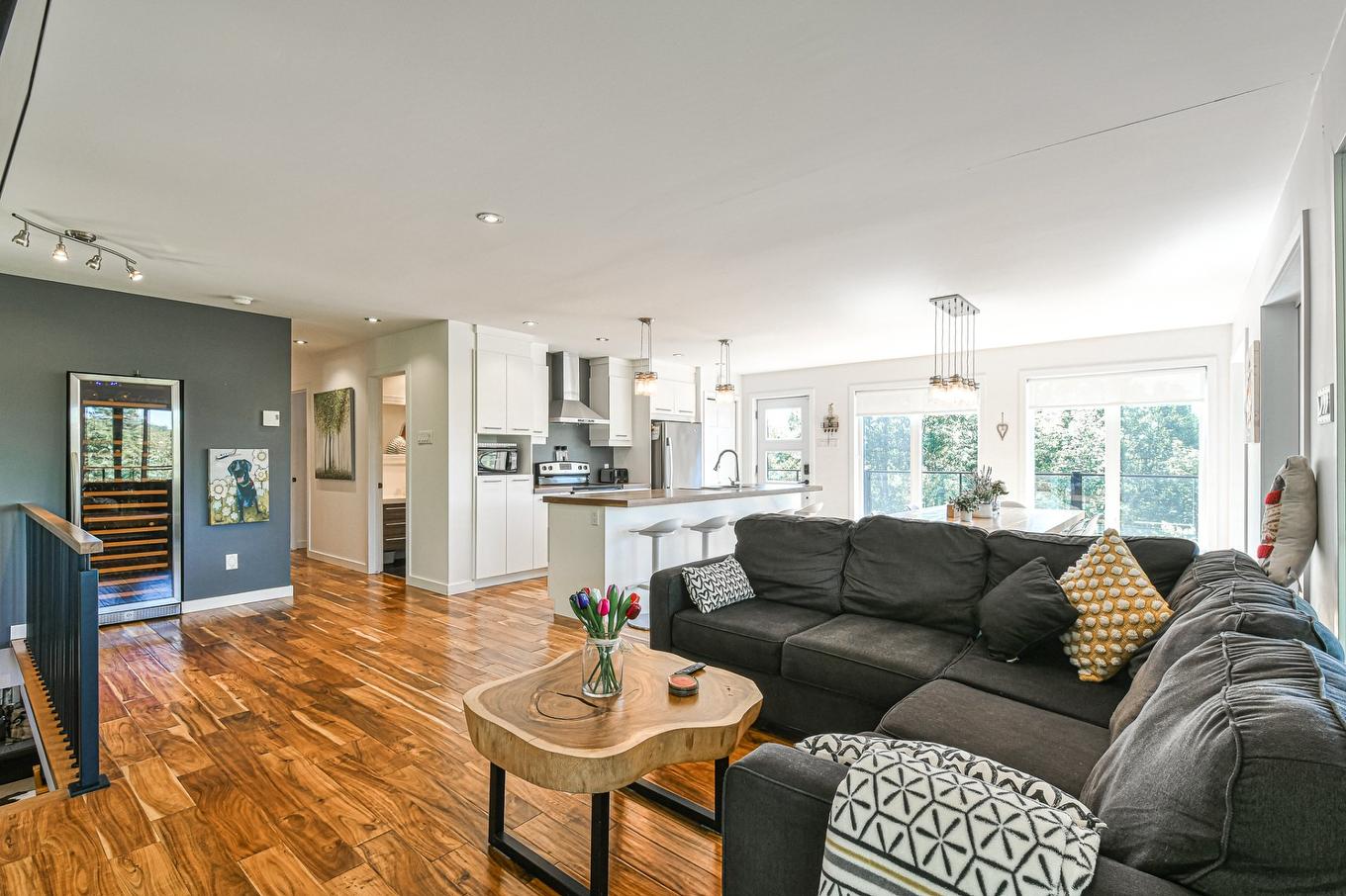 Salon - 14 Rue Des Trembles, Sainte-Marguerite-Du-Lac-Masson, QC - Indoor Photo Showing Living Room