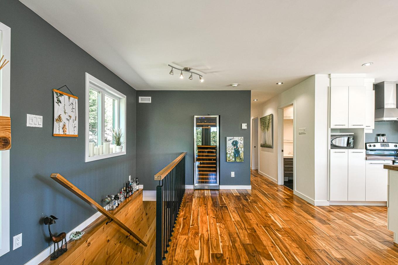 Salon - 14 Rue Des Trembles, Sainte-Marguerite-Du-Lac-Masson, QC - Indoor