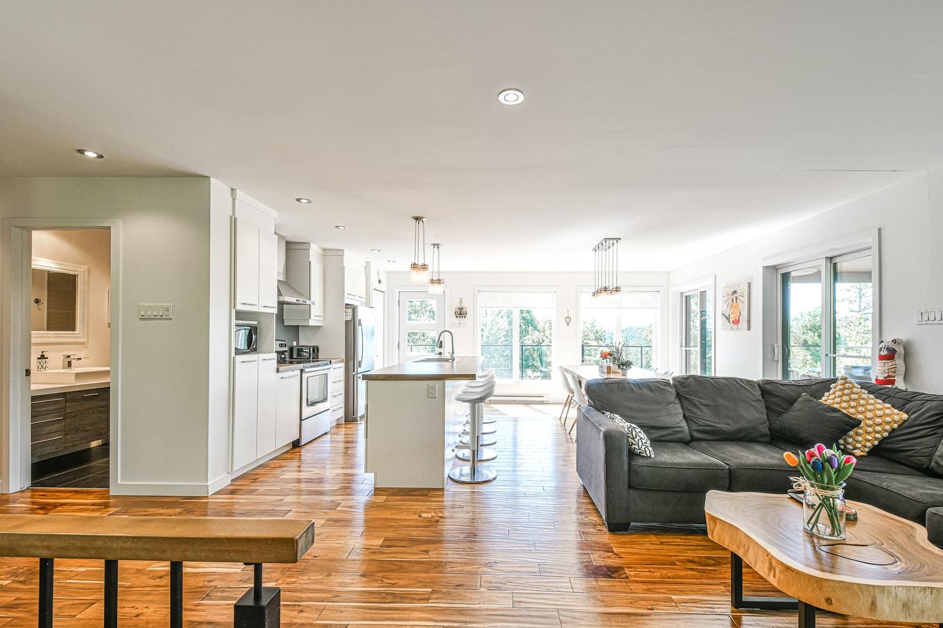 Vue d'ensemble - 14 Rue Des Trembles, Sainte-Marguerite-Du-Lac-Masson, QC - Indoor Photo Showing Living Room