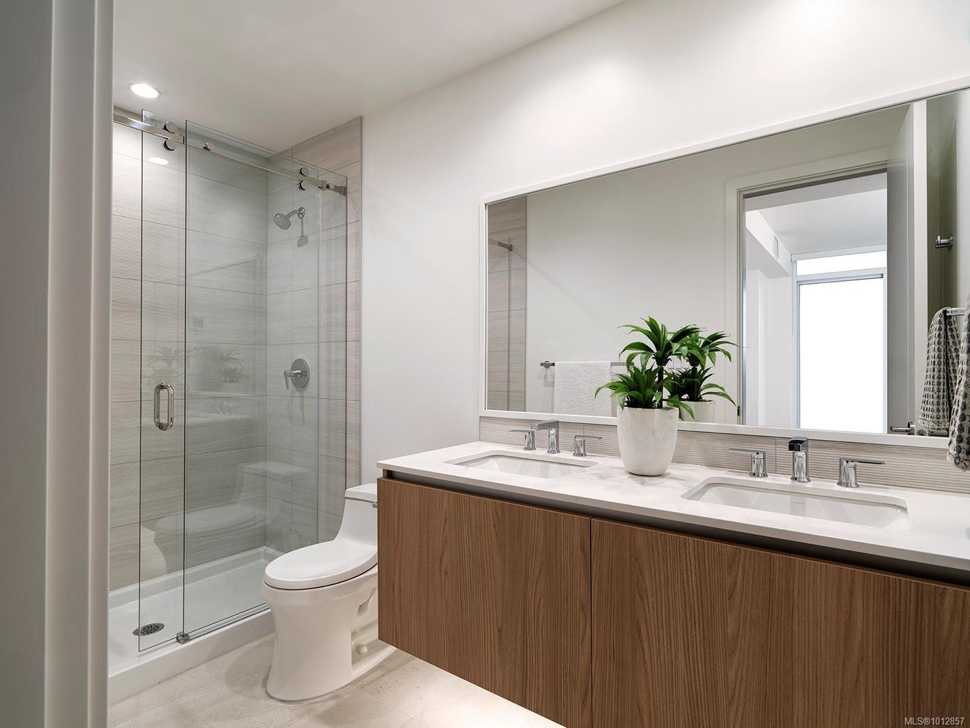 #1610-2000 Hannington Rd, Langford, BC - Indoor Photo Showing Bathroom