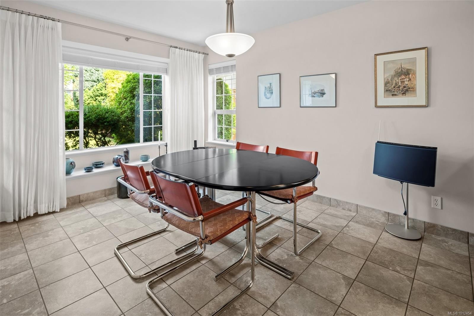 546 Fairways Pl, Cobble Hill, BC - Indoor Photo Showing Dining Room