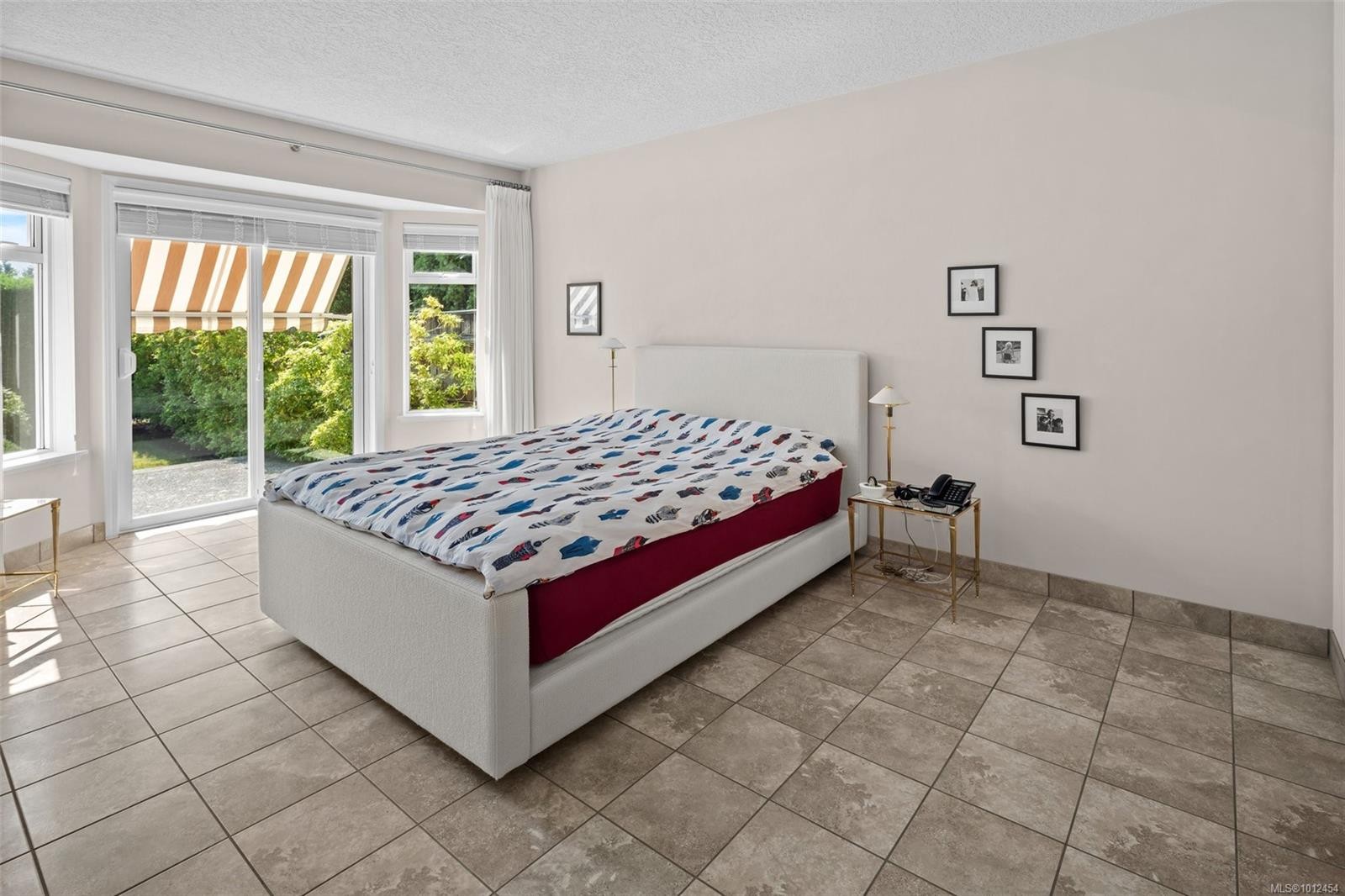 546 Fairways Pl, Cobble Hill, BC - Indoor Photo Showing Bedroom