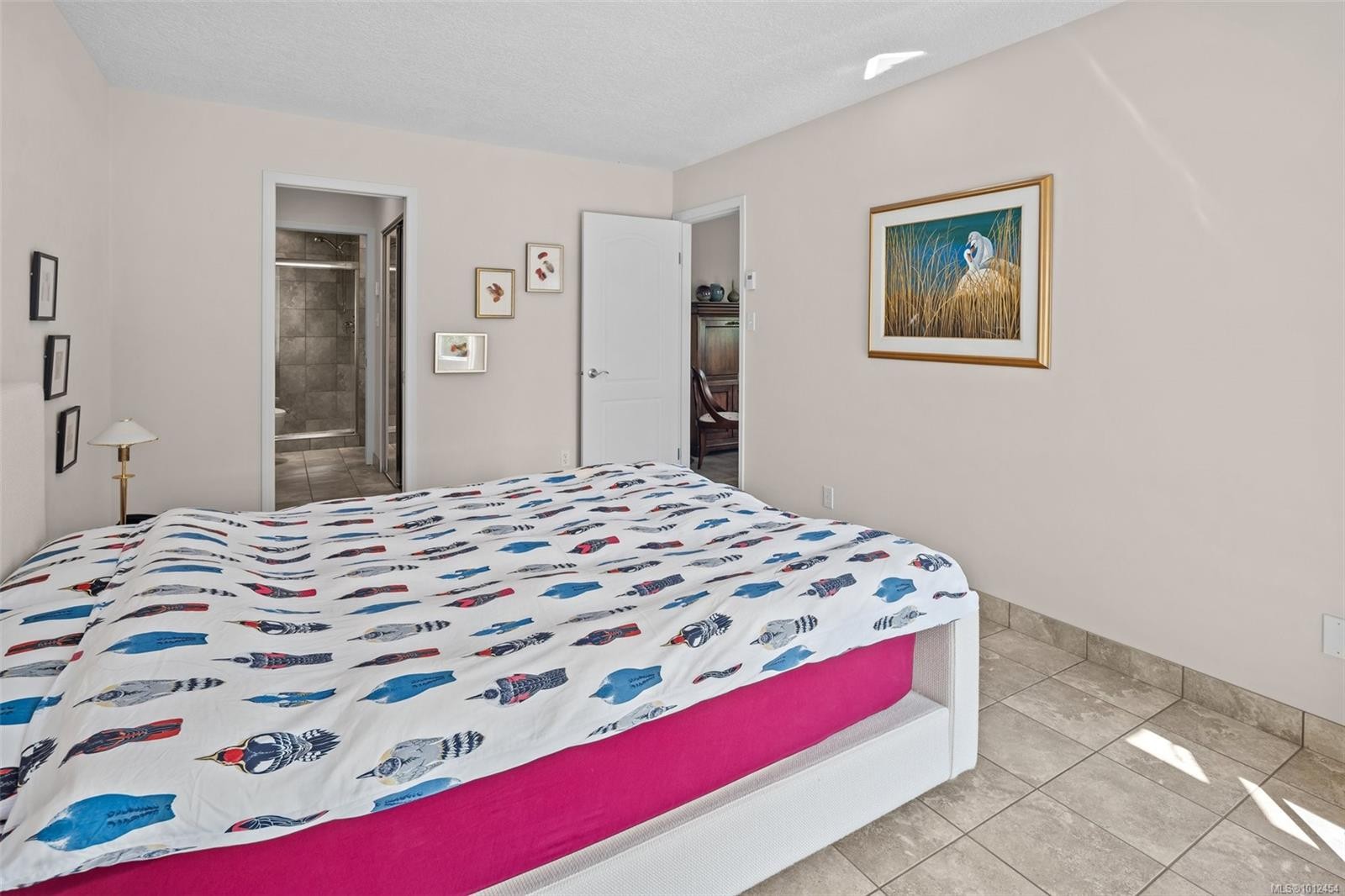 546 Fairways Pl, Cobble Hill, BC - Indoor Photo Showing Bedroom