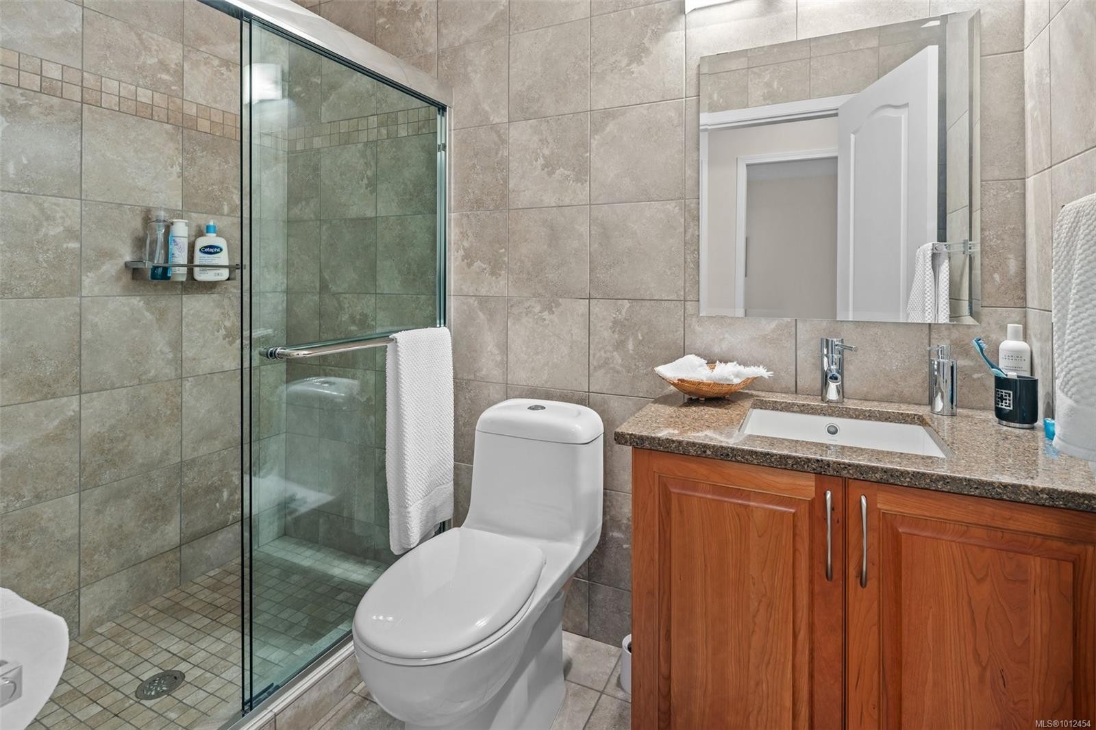 546 Fairways Pl, Cobble Hill, BC - Indoor Photo Showing Bathroom