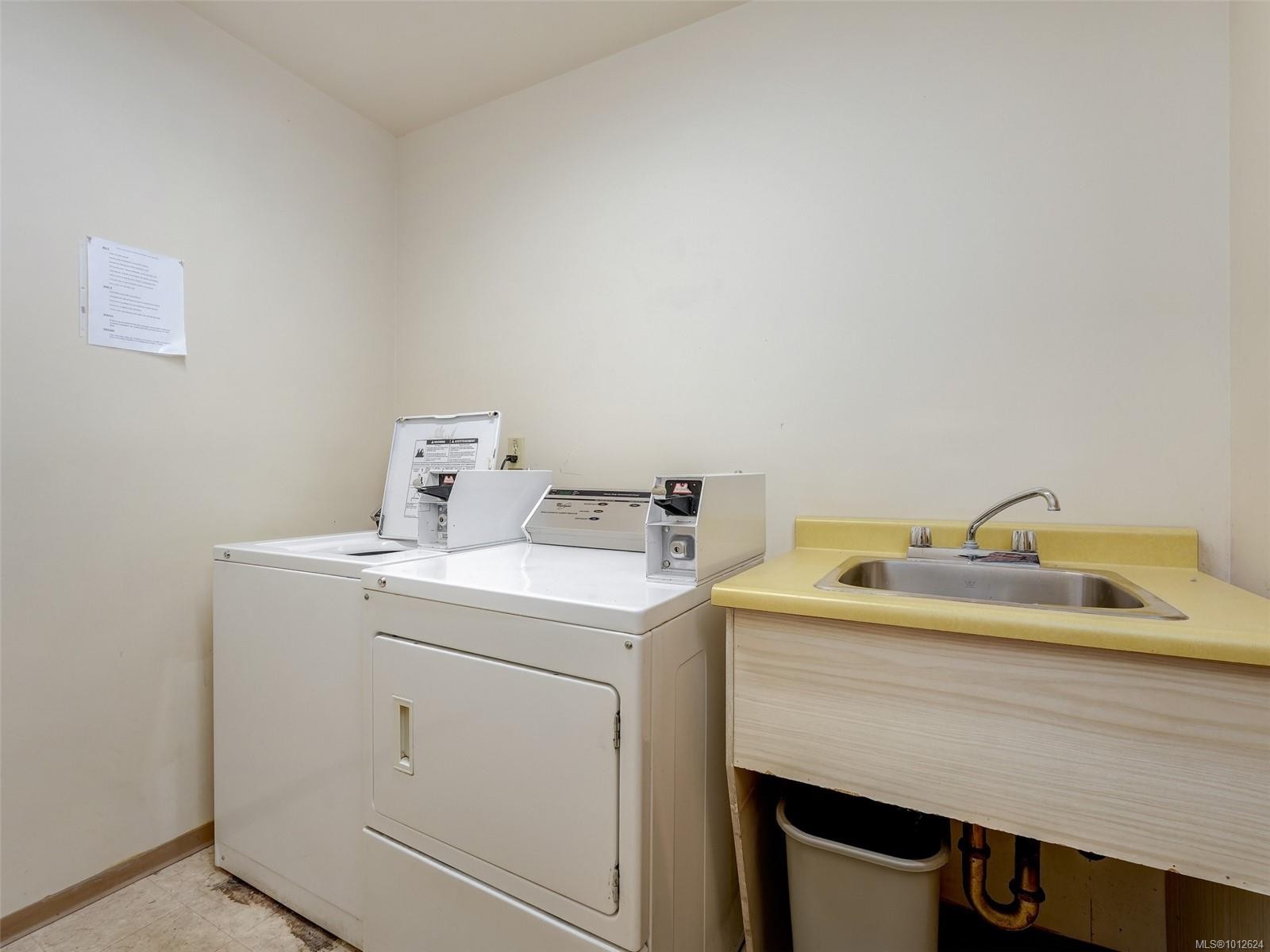 308-1745 Leighton Rd, Victoria, BC - Indoor Photo Showing Laundry Room