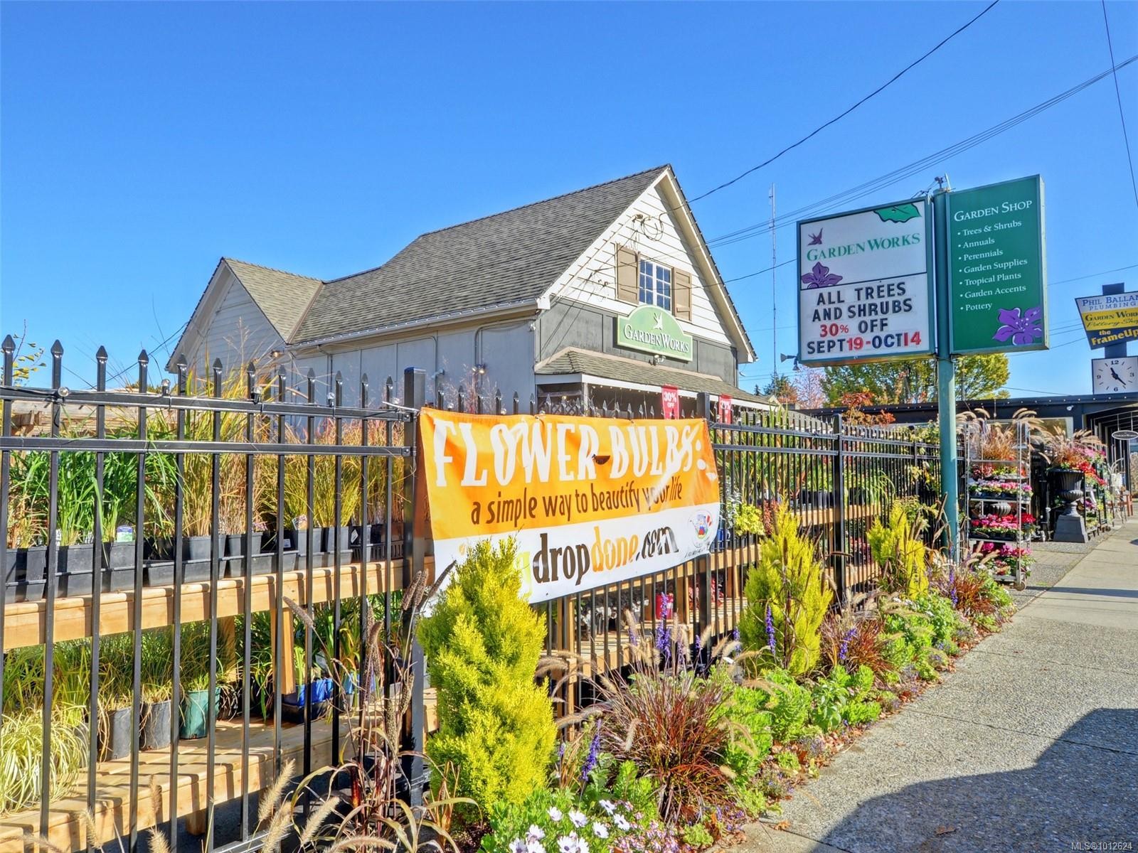 308-1745 Leighton Rd, Victoria, BC - Outdoor