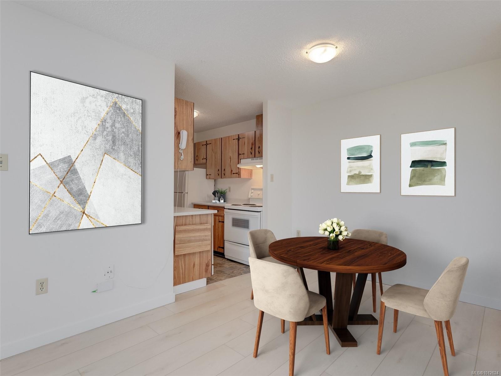 308-1745 Leighton Rd, Victoria, BC - Indoor Photo Showing Dining Room