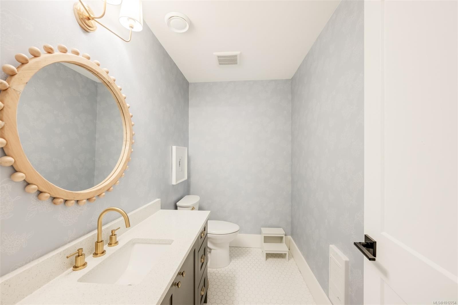 1701 Texada Terr, North Saanich, BC