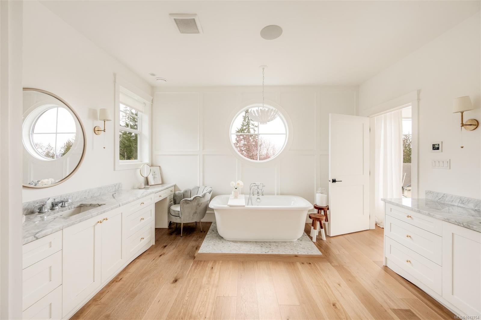 1701 Texada Terr, North Saanich, BC