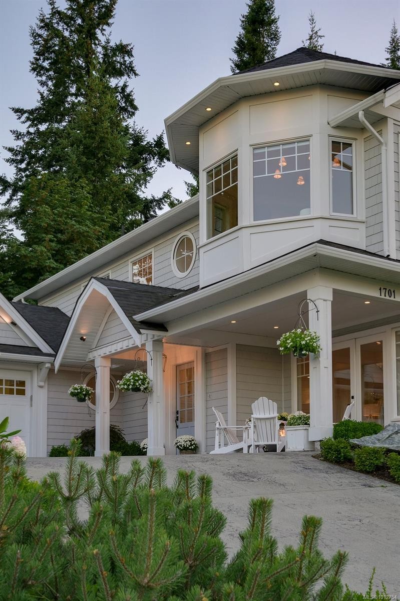 1701 Texada Terr, North Saanich, BC