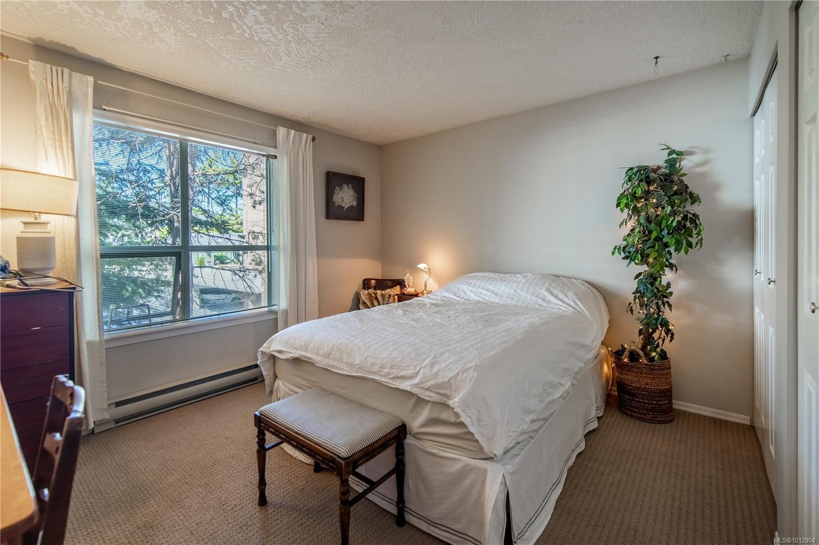 304-832 Fisgard St, Victoria, BC - Indoor Photo Showing Bedroom