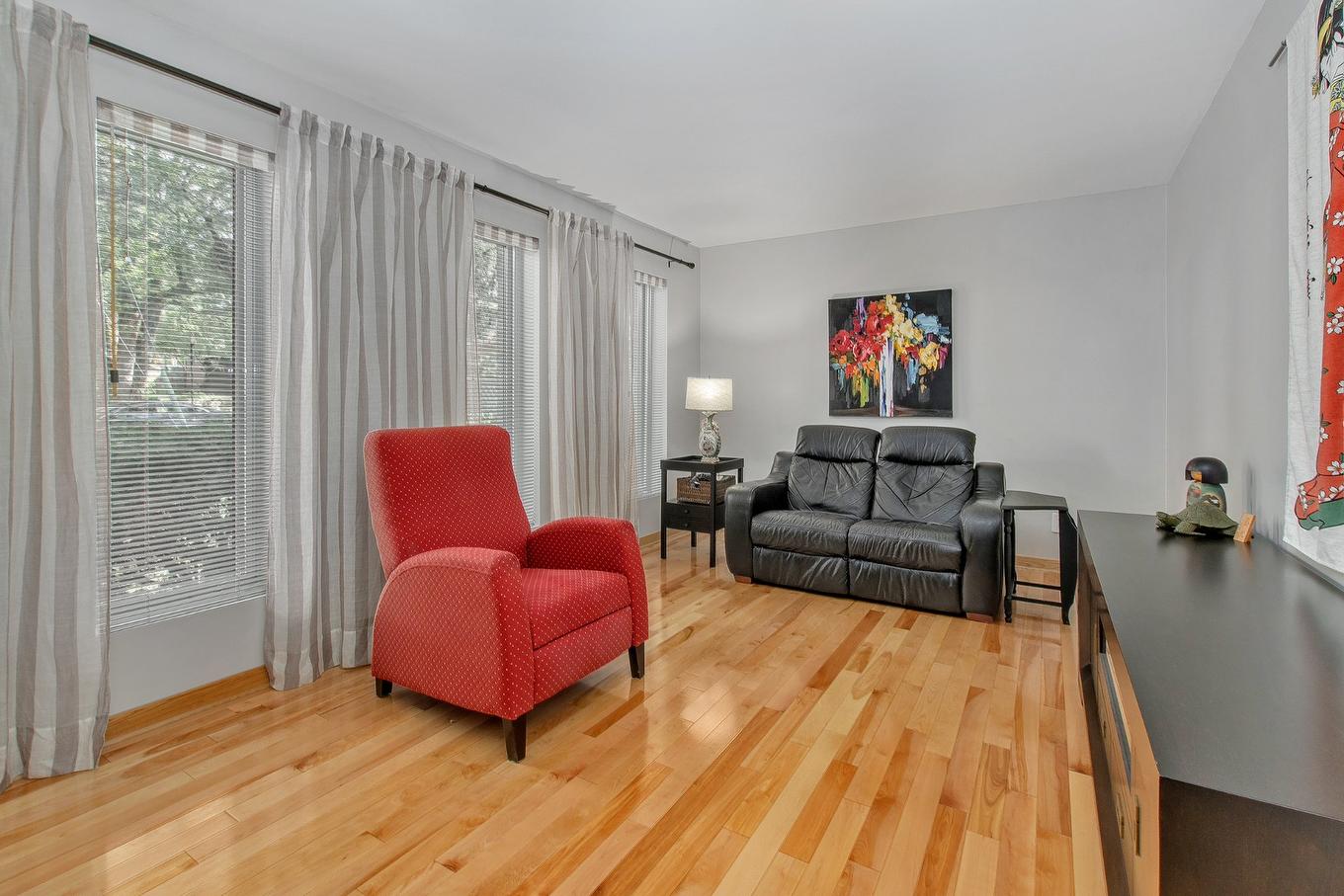 Salon - 9840 Rue Basile-Routhier, Montréal (Ahuntsic-Cartierville), QC - Indoor Photo Showing Living Room