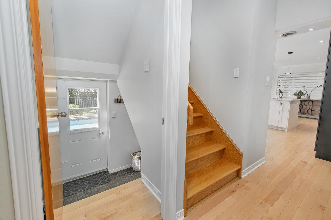 Escalier - 9840 Rue Basile-Routhier, Montréal (Ahuntsic-Cartierville), QC - Indoor Photo Showing Other Room