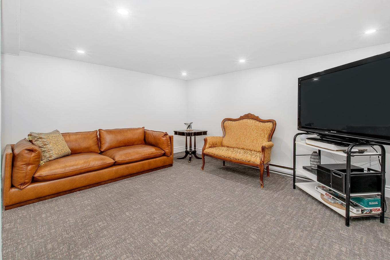 Salle familiale - 9840 Rue Basile-Routhier, Montréal (Ahuntsic-Cartierville), QC - Indoor