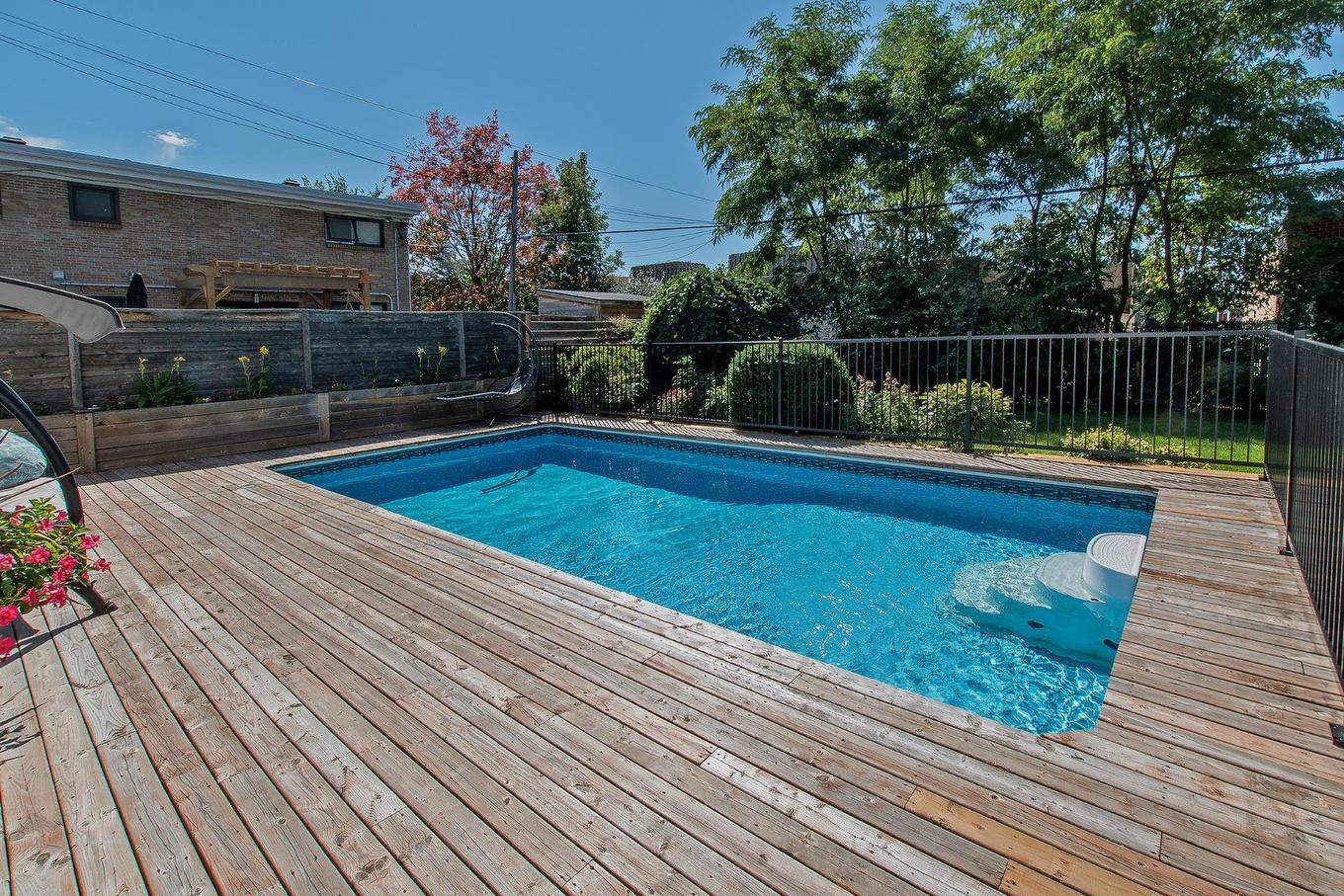 Piscine - 9840 Rue Basile-Routhier, Montréal (Ahuntsic-Cartierville), QC - Outdoor With In Ground Pool With Deck Patio Veranda With Backyard