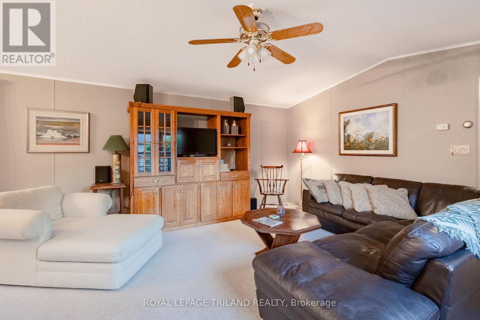 14 Dominican Lane, Bluewater (Hay), ON - Indoor Photo Showing Living Room