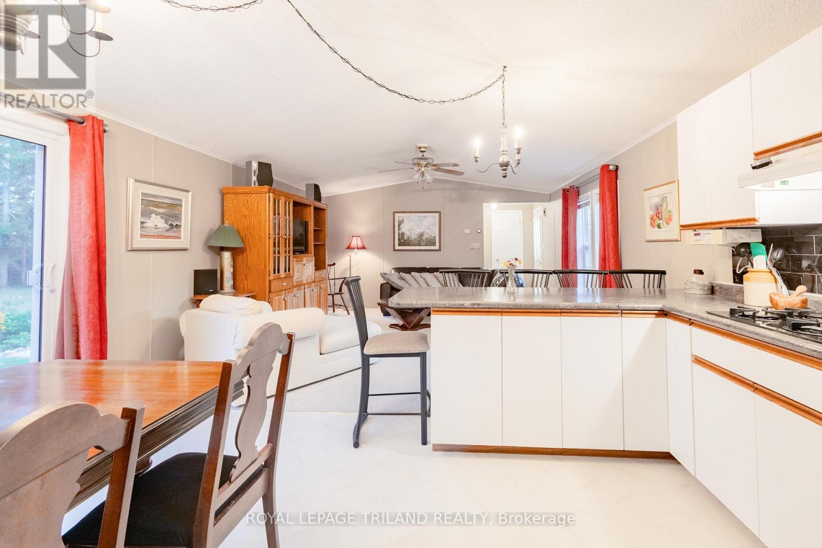14 Dominican Lane, Bluewater (Hay), ON - Indoor Photo Showing Kitchen