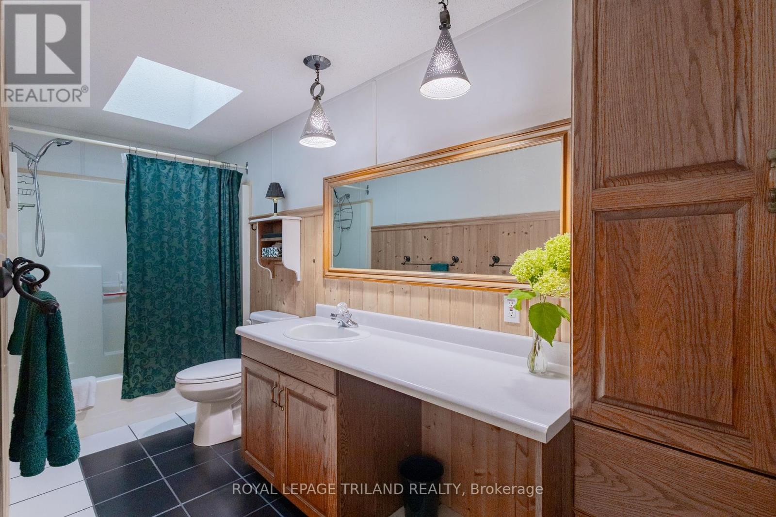 14 Dominican Lane, Bluewater (Hay), ON - Indoor Photo Showing Bathroom