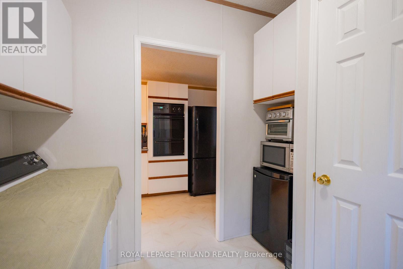 14 Dominican Lane, Bluewater (Hay), ON - Indoor Photo Showing Laundry Room