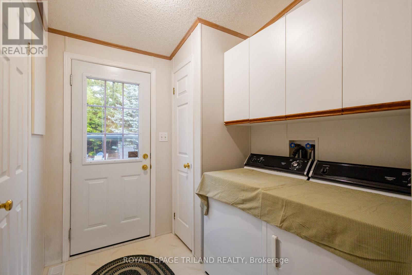 14 Dominican Lane, Bluewater (Hay), ON - Indoor Photo Showing Laundry Room